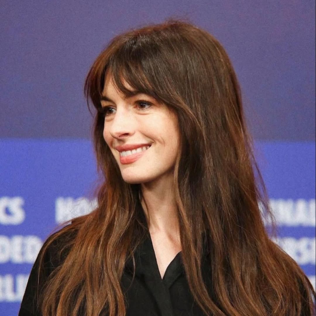 Birkin Bangs - kiểu m&aacute;i sang chảnh hot xuy&ecirc;n nhiều thập kỷ: "Hack tuổi" đỉnh cao, đến Anne Hathaway cũng kh&ocirc;ng thể ch&aacute;n- Ảnh 10.