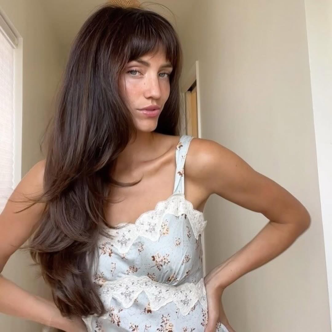 Birkin Bangs - kiểu m&aacute;i sang chảnh hot xuy&ecirc;n nhiều thập kỷ: "Hack tuổi" đỉnh cao, đến Anne Hathaway cũng kh&ocirc;ng thể ch&aacute;n- Ảnh 16.