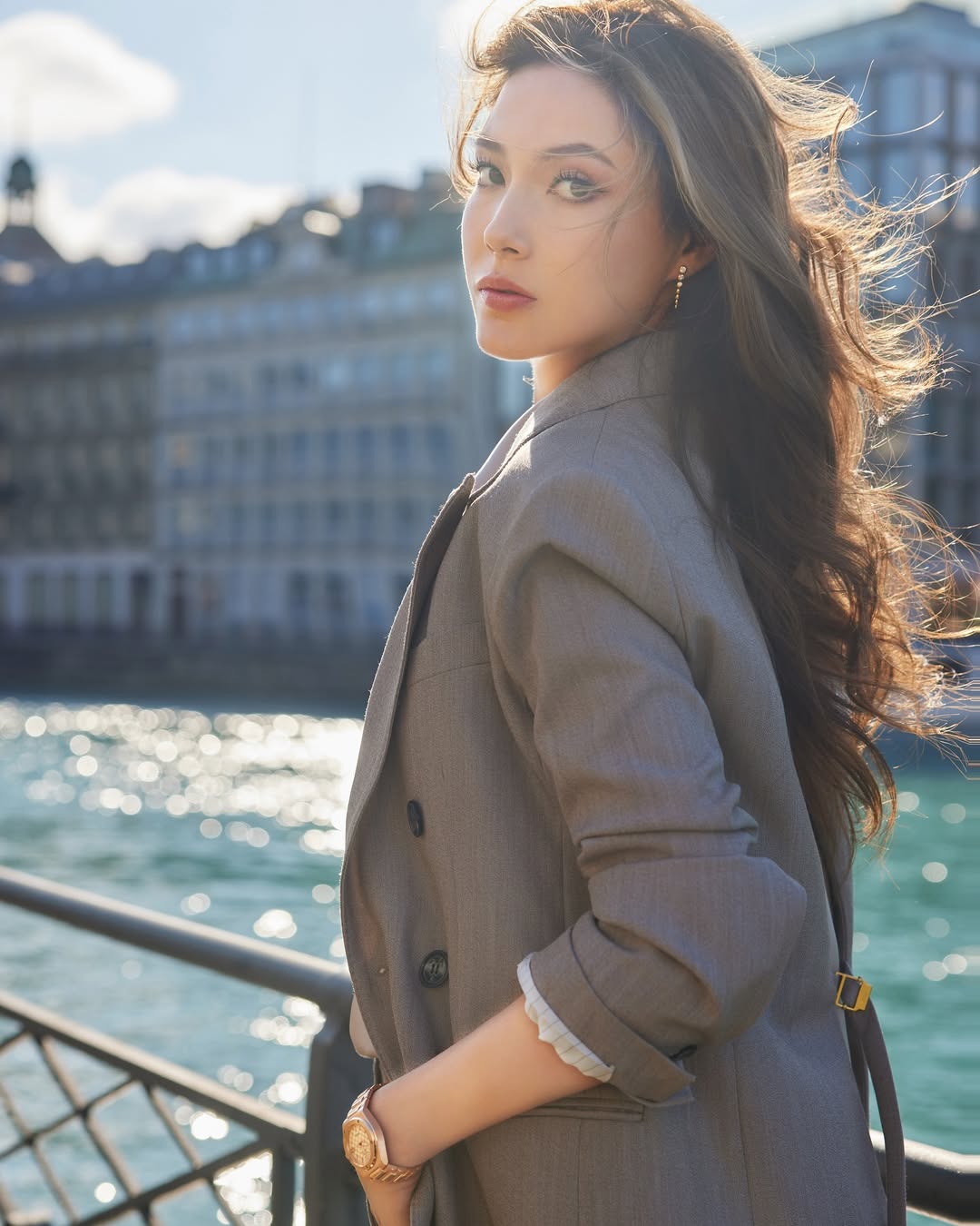 Nhan sắc v&ocirc; thực của 