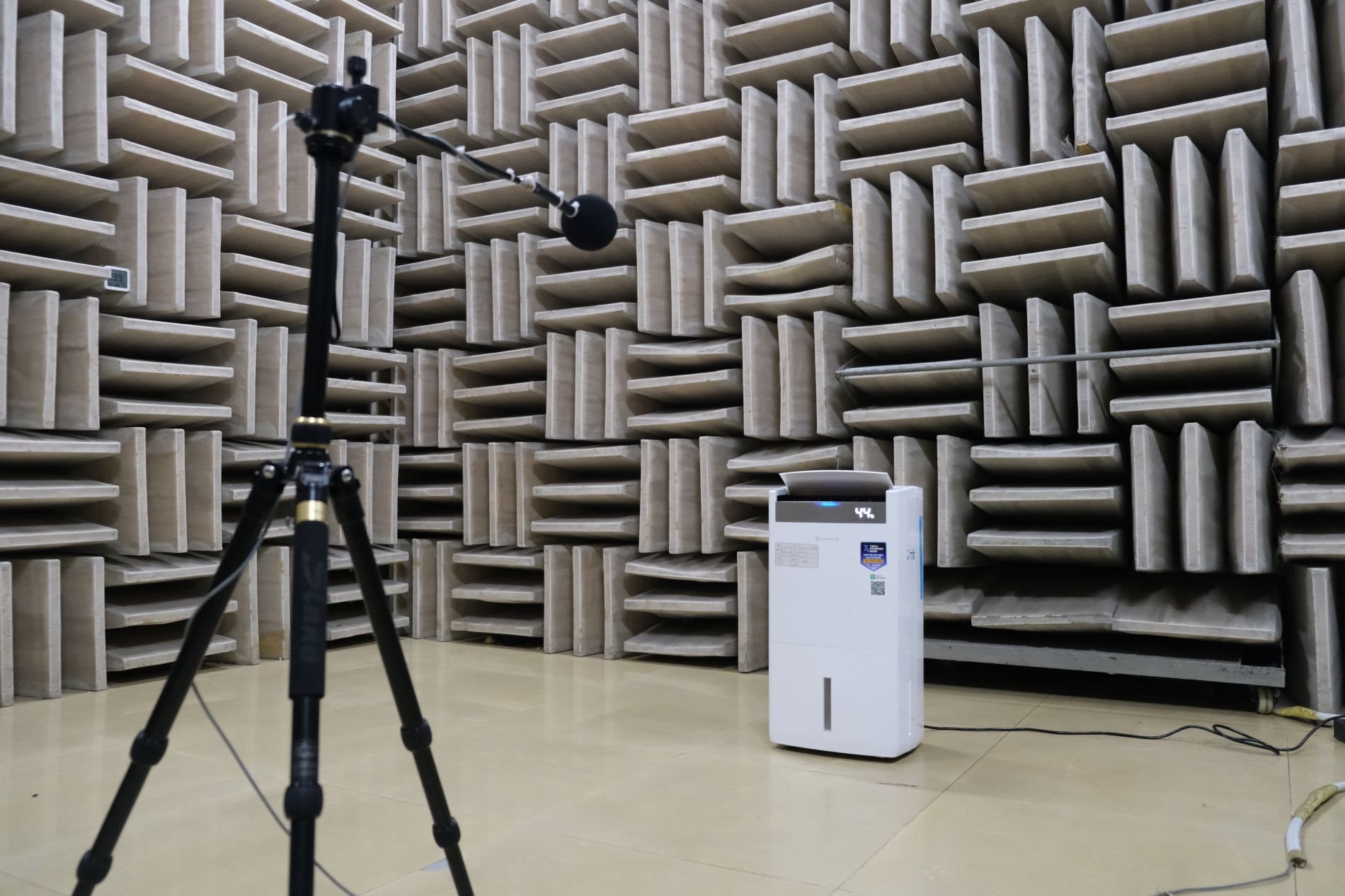 B&ecirc;n trong nh&agrave; m&aacute;y sản xuất 1 triệu chiếc m&aacute;y h&uacute;t ẩm/năm- Ảnh 7.