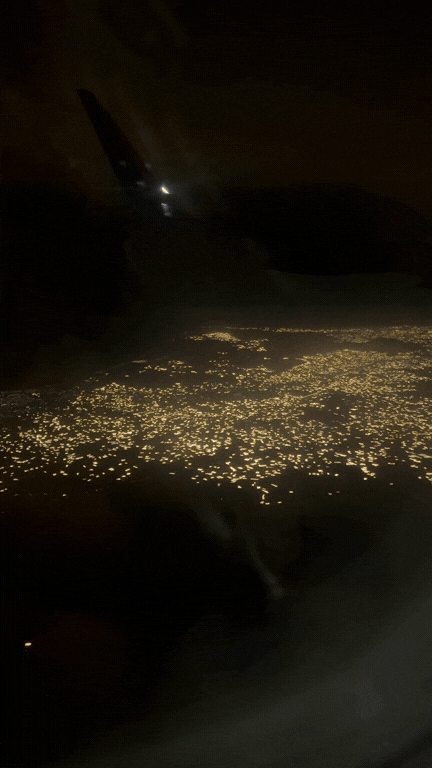 Cảnh tượng phi thường nh&igrave;n từ m&aacute;y bay h&oacute;a ra l&agrave; đặc sản Việt Nam!- Ảnh 2.