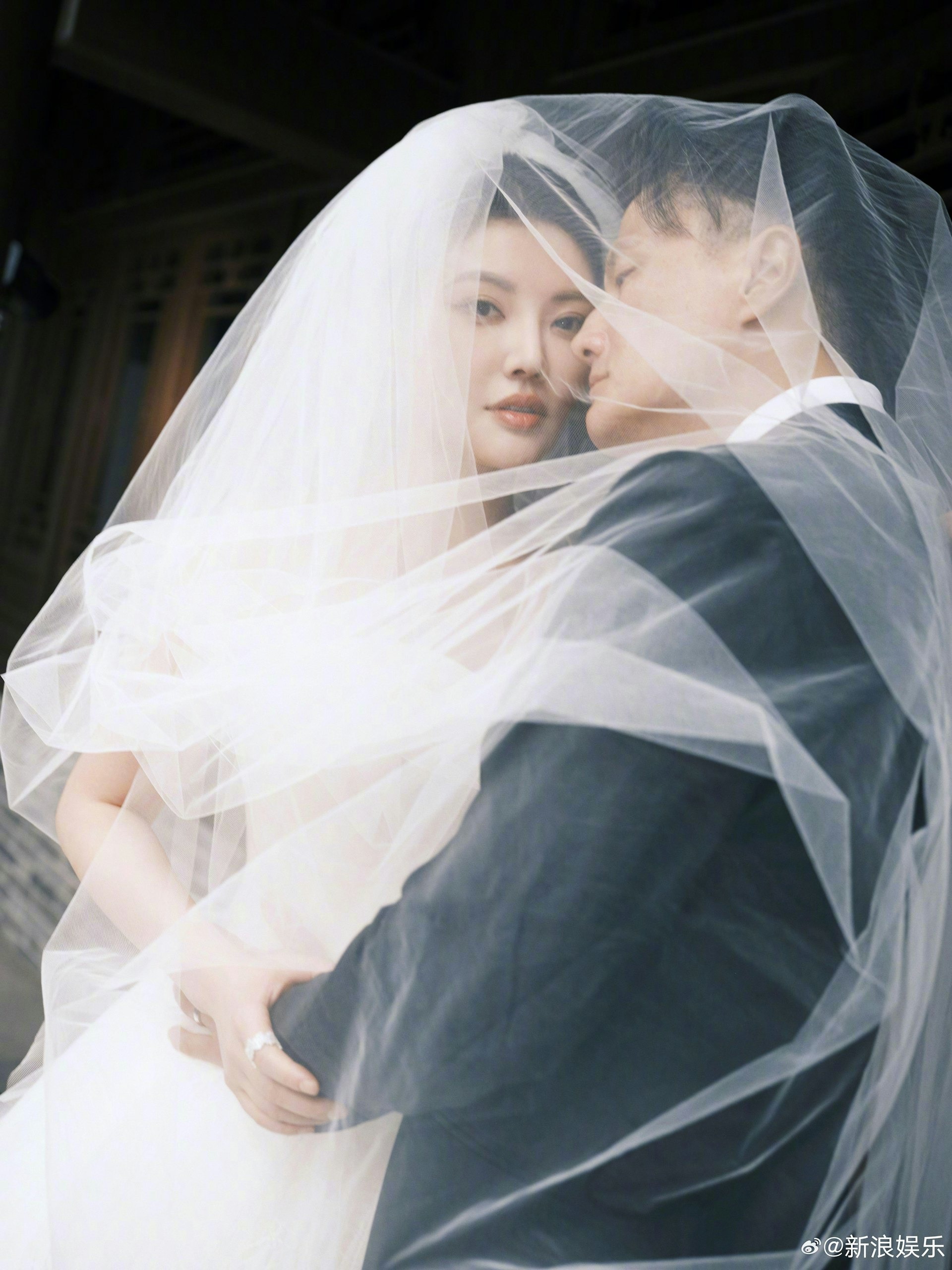 Cặp đ&ocirc;i diễn vi&ecirc;n hủy bỏ đ&aacute;m cưới diễn ra h&ocirc;m nay v&igrave; đ&agrave;ng trai &eacute;p bạn g&aacute;i học tiếng Anh trước khi ngủ- Ảnh 2.