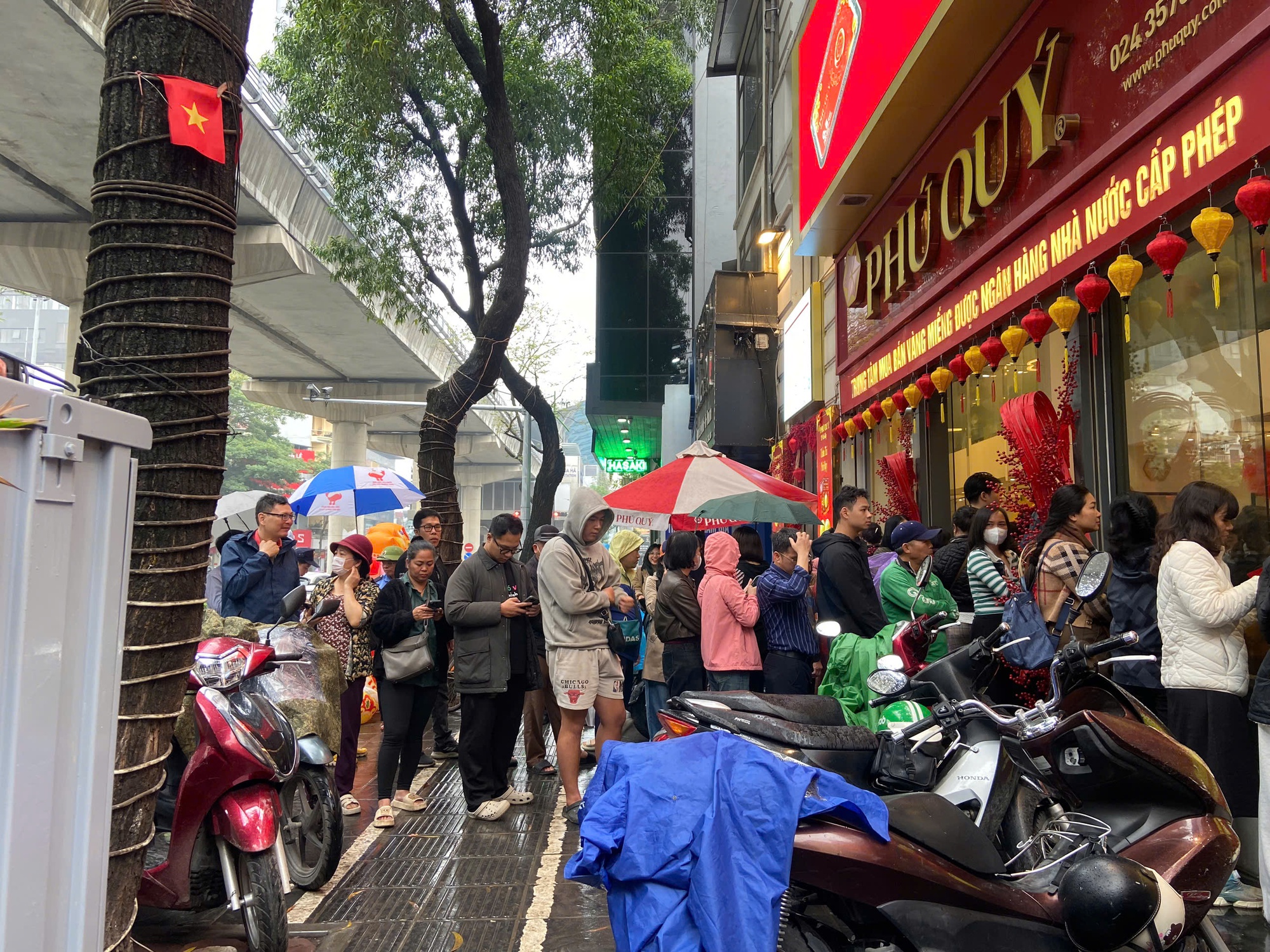 Điều v&ocirc; nghĩa nhất khi mua v&agrave;ng ng&agrave;y Thần T&agrave;i- Ảnh 1.