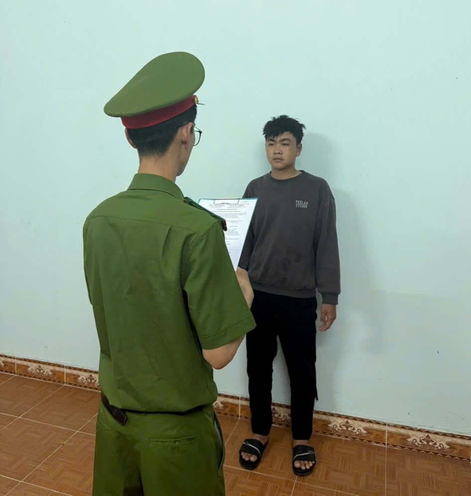 Bắt Trần Hữu Trí sau khi trộm 15 chỉ vàng của bà Nhân- Ảnh 1. Bắt Trần Hữu Trí sau khi trộm 15 chỉ vàng của bà Nhân- Ảnh 1.