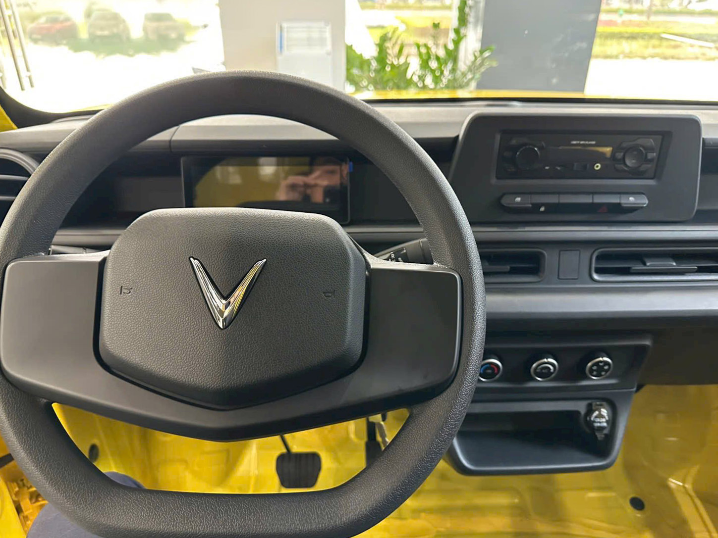 Lộ ảnh VinFast EC Van bản cửa l&ugrave;a: Chưa r&otilde; l&agrave; xe thương mại hay AI, tăng sức cạnh tranh 'Su c&oacute;c'- Ảnh 8.