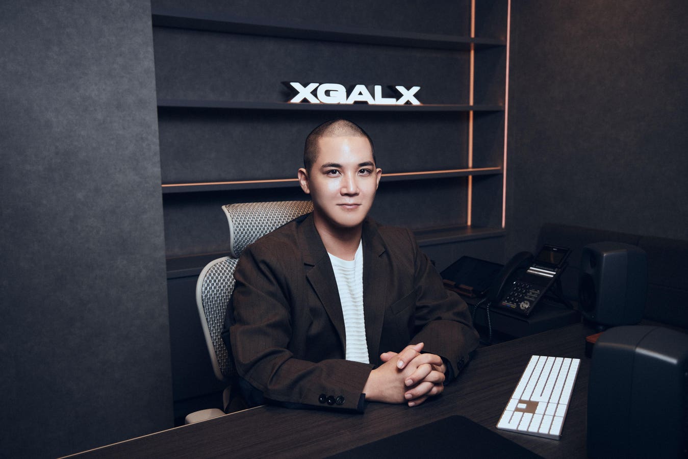 "Anh sếp showbiz" vừa bị cảnh s&aacute;t bắt khẩn cấp, nay lộ th&ecirc;m qu&aacute; khứ "t&aacute;c động vật l&yacute;" nh&acirc;n vi&ecirc;n- Ảnh 1.