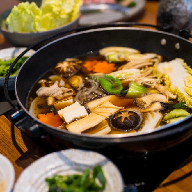 Ngo&agrave;i độc th&acirc;n, th&agrave;nh đạt, nữ diễn vi&ecirc;n U50 n&agrave;y c&ograve;n c&oacute; b&iacute; quyết giảm c&acirc;n trong 5 ng&agrave;y: Giảm 10kg kh&ocirc;ng tăng trở lại nhờ 1 m&oacute;n hầm- Ảnh 2.