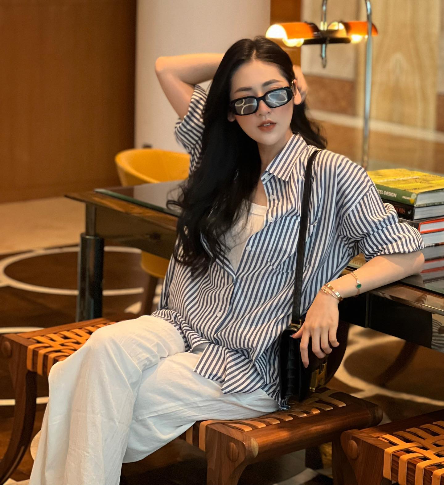 N&agrave;ng d&acirc;u h&agrave;o m&ocirc;n c&oacute; 4 c&aacute;ch mặc đồ trắng sang trọng m&agrave; chị em sẽ muốn học theo- Ảnh 5.