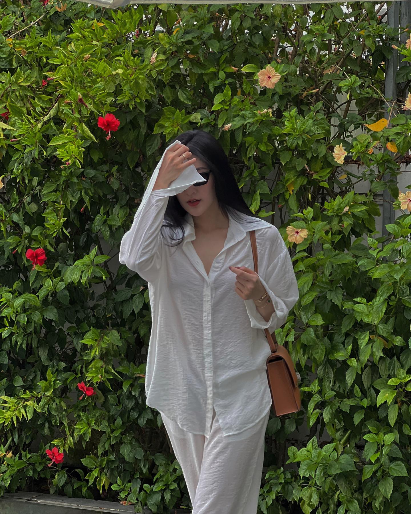 N&agrave;ng d&acirc;u h&agrave;o m&ocirc;n c&oacute; 4 c&aacute;ch mặc đồ trắng sang trọng m&agrave; chị em sẽ muốn học theo- Ảnh 8.