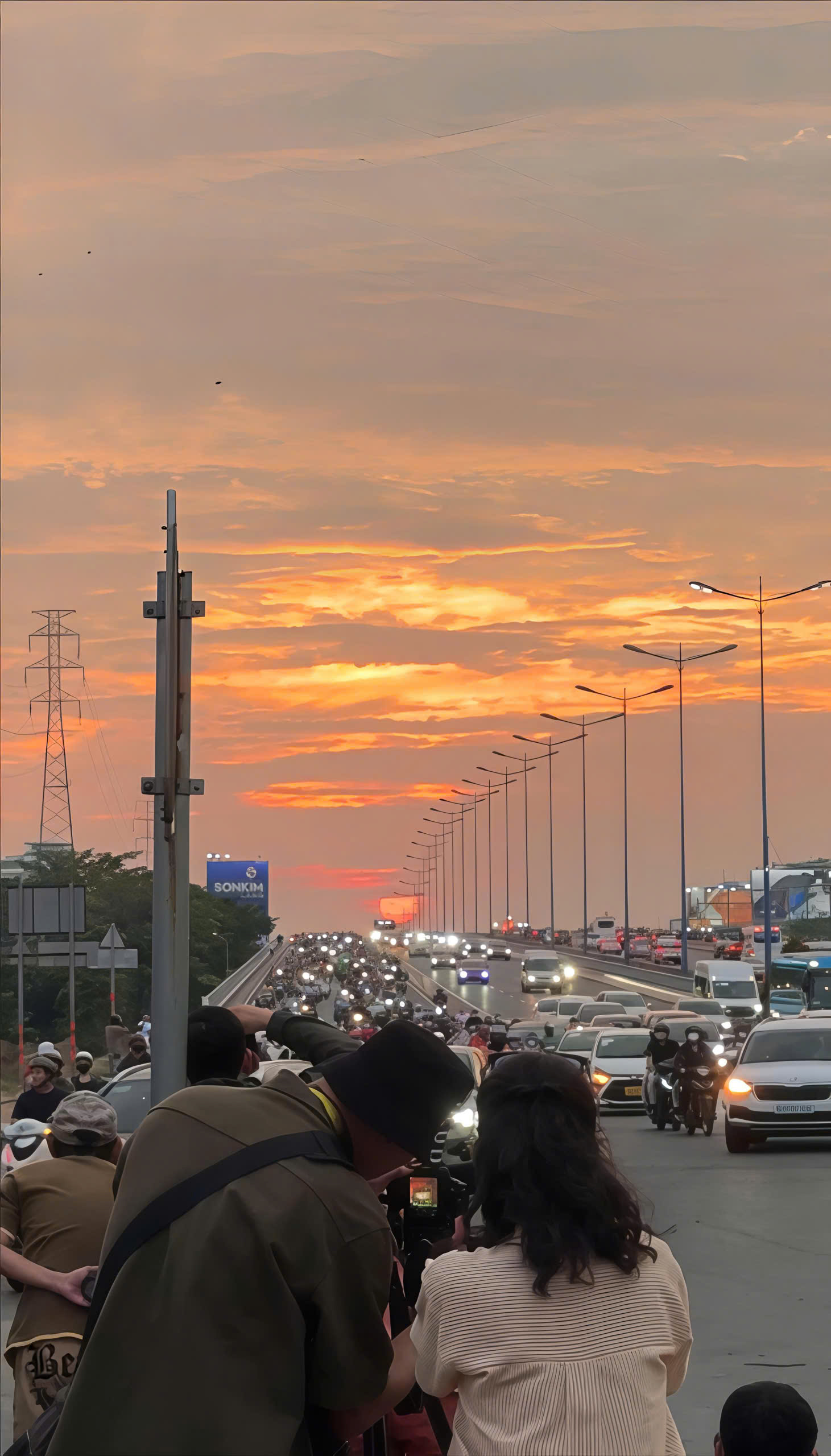 TP Hồ Ch&iacute; Minh đẹp quyến rũ trong loạt ảnh "săn"ho&agrave;ng h&ocirc;n- Ảnh 6.