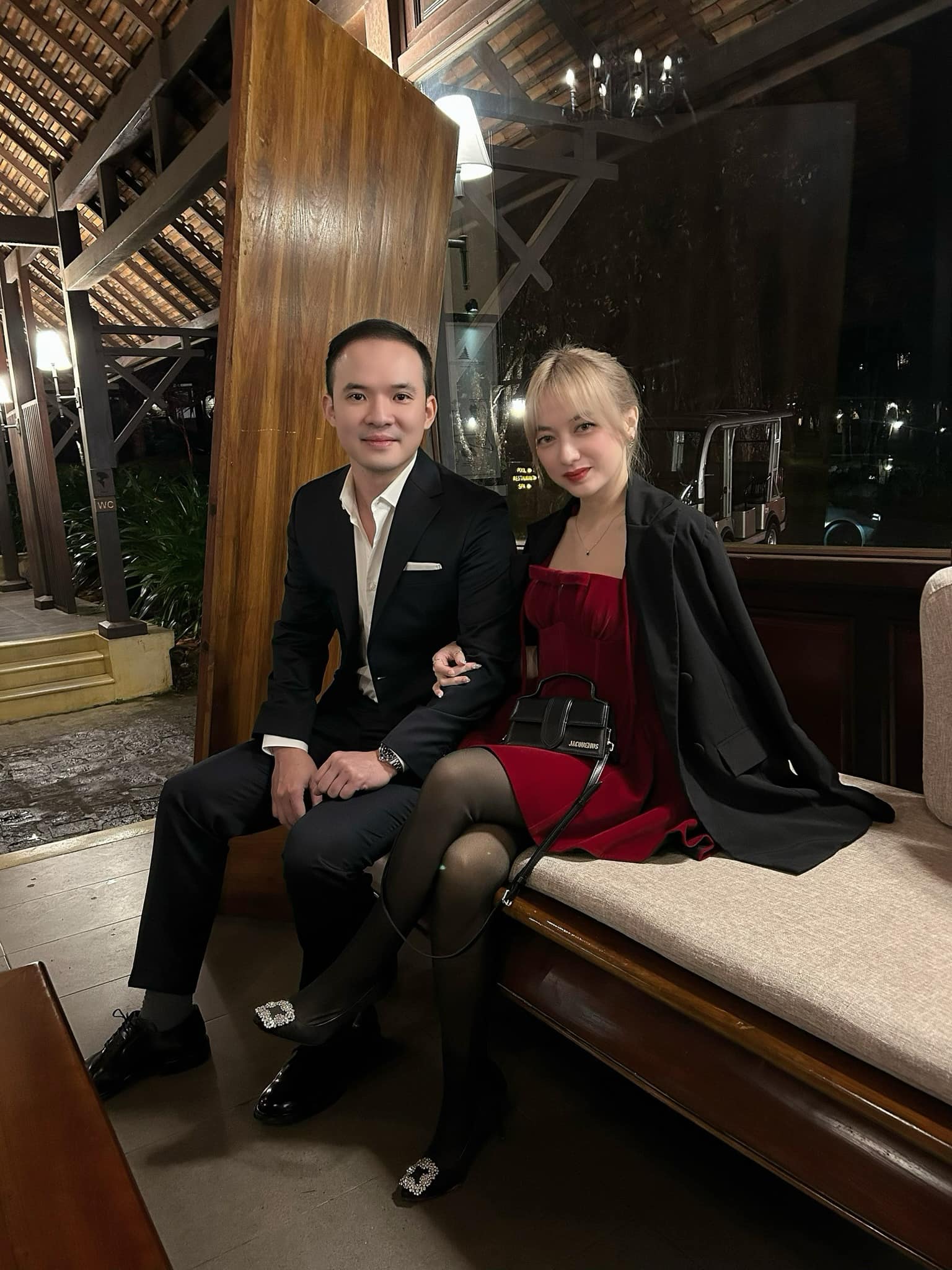 Mở b&aacute;t Vbiz 2026: Nữ ca sĩ được cầu h&ocirc;n, danh t&iacute;nh bạn trai g&acirc;y bất ngờ- Ảnh 5.