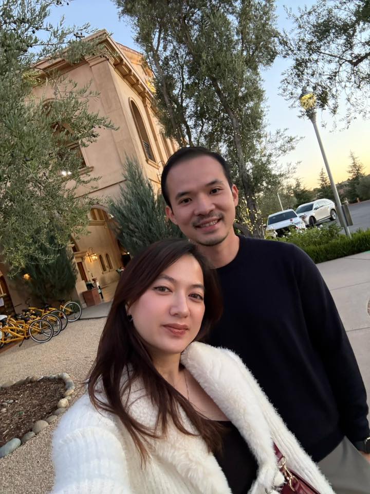 Mở b&aacute;t Vbiz 2026: Nữ ca sĩ được cầu h&ocirc;n, danh t&iacute;nh bạn trai g&acirc;y bất ngờ- Ảnh 6.