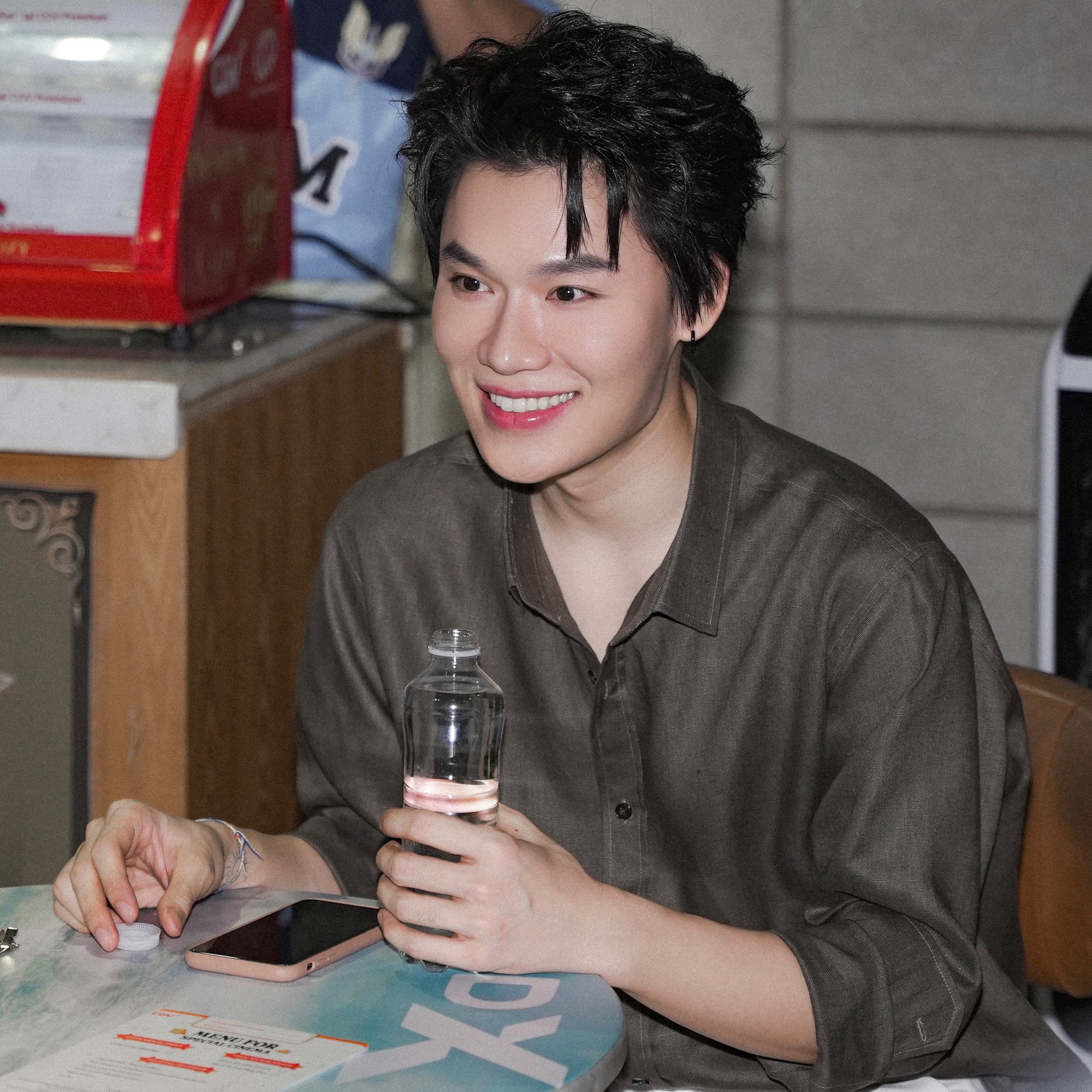 Mỹ nam Việt gây sốc vì giả gái đẹp chấn động, đến cả Việt Hương cũng không thể nhận ra người quen- Ảnh 4. Mỹ nam Việt gây sốc vì giả gái đẹp chấn động, đến cả Việt Hương cũng không thể nhận ra người quen- Ảnh 4.