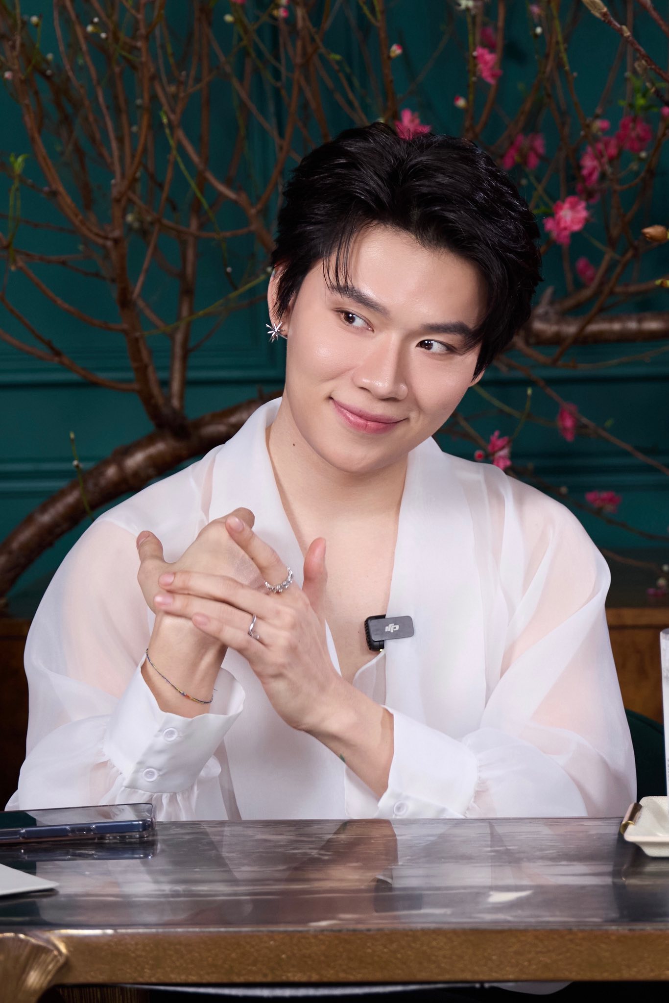 Mỹ nam Việt gây sốc vì giả gái đẹp chấn động, đến cả Việt Hương cũng không thể nhận ra người quen- Ảnh 3. Mỹ nam Việt gây sốc vì giả gái đẹp chấn động, đến cả Việt Hương cũng không thể nhận ra người quen- Ảnh 3.