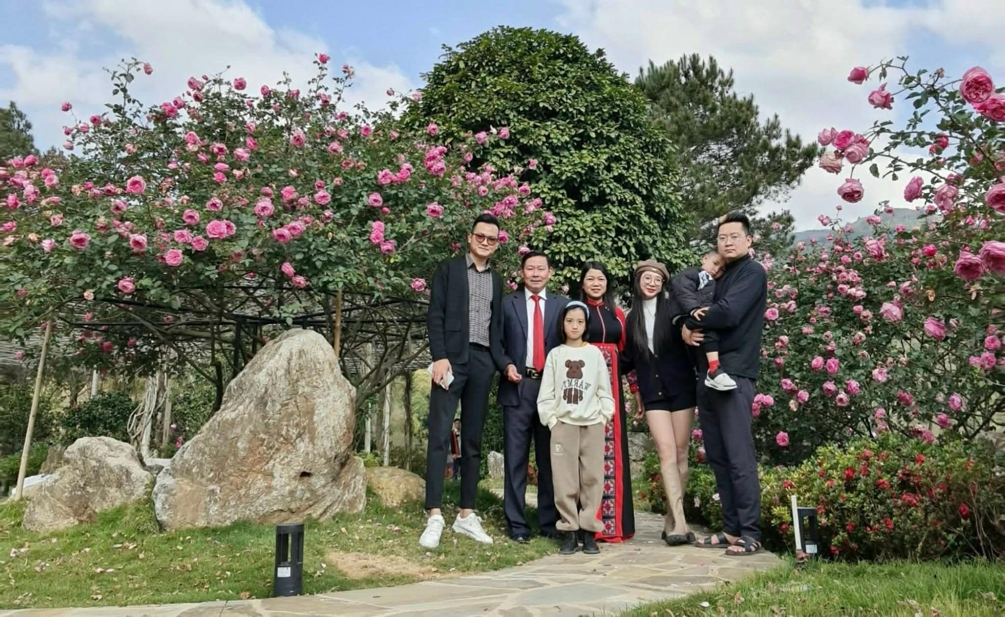 Con d&acirc;u về ngoại ở Thanh H&oacute;a ăn Tết, bố mẹ chồng l&aacute;i xe vượt 400km về thăm: 7 năm l&agrave;m d&acirc;u đ&aacute;ng mơ ước- Ảnh 3.