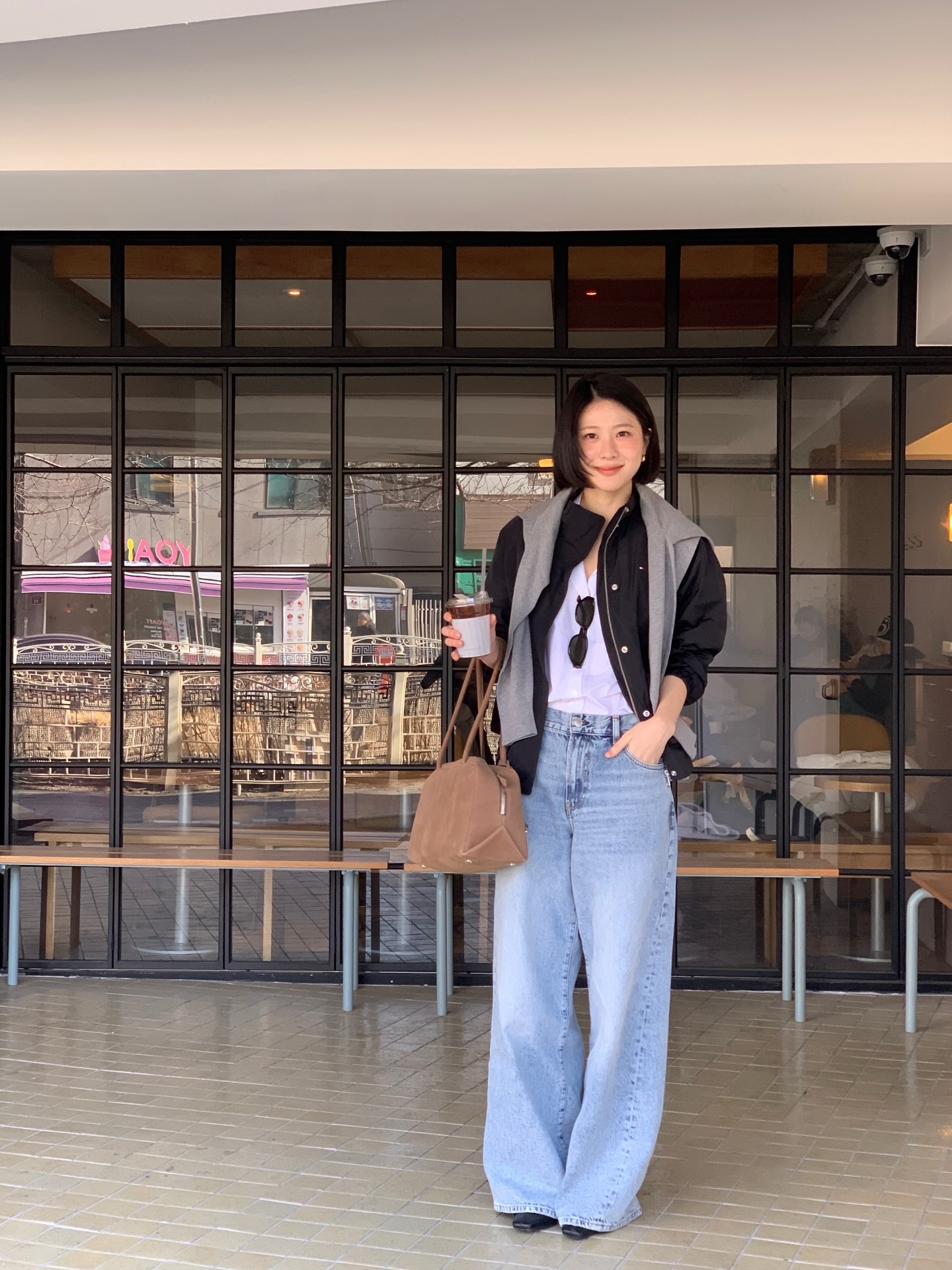 B&acirc;y giờ kh&ocirc;ng phải l&uacute;c sắm &aacute;o kho&aacute;c hay &aacute;o len, đ&acirc;y mới l&agrave; 5 item n&agrave;ng cần nhất để v&agrave;o h&egrave; mặc đẹp lu&ocirc;n- Ảnh 7.