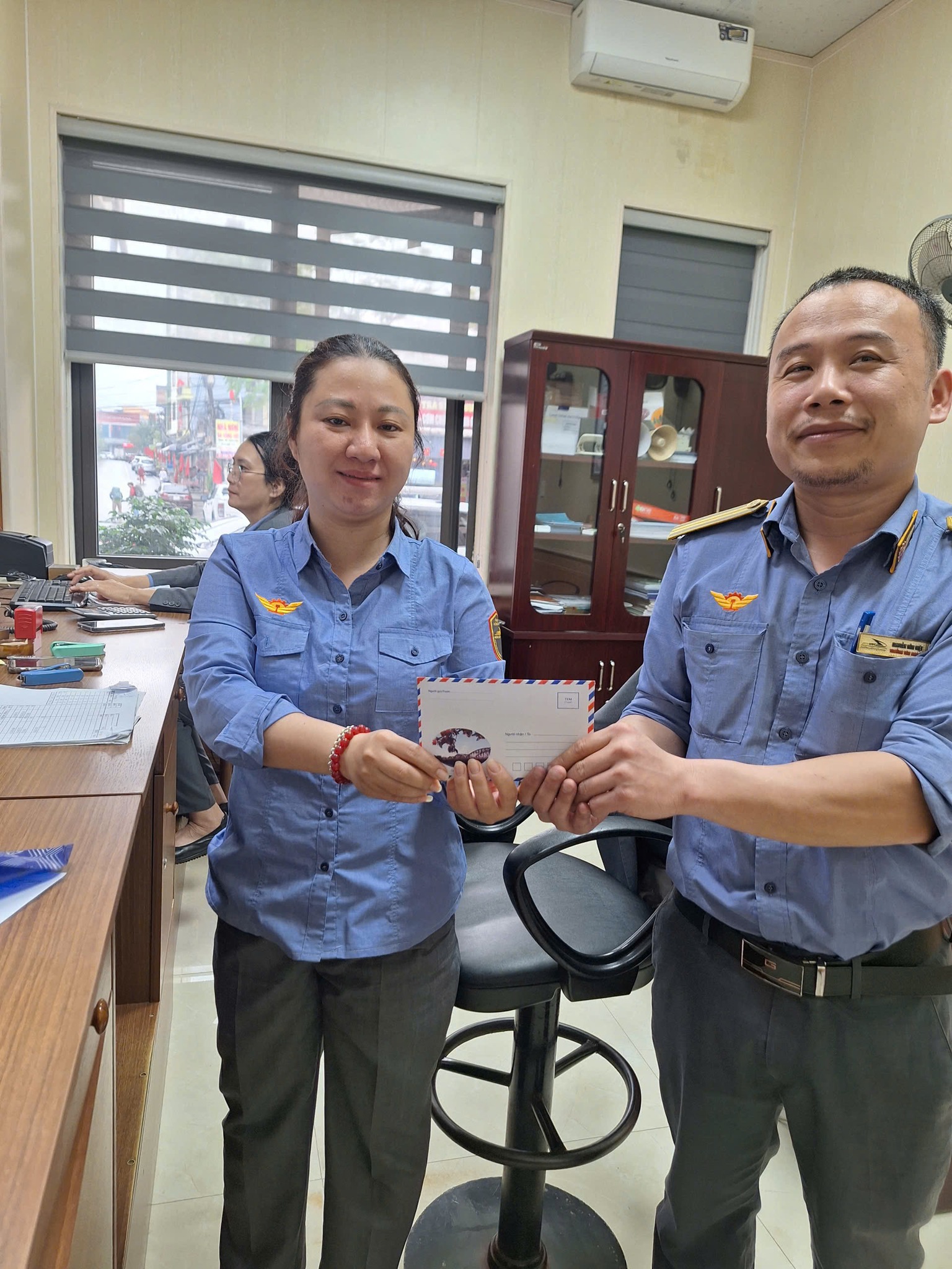 Vội xuống t&agrave;u, h&agrave;nh kh&aacute;ch để qu&ecirc;n hơn 10 triệu đồng dưới gối: L&agrave;m thế n&agrave;o lấy lại được?- Ảnh 1.