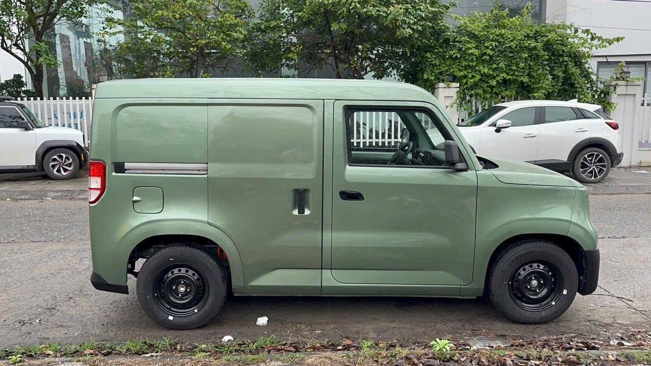 Lộ ảnh VinFast EC Van bản cửa l&ugrave;a: Chưa r&otilde; l&agrave; xe thương mại hay AI, tăng sức cạnh tranh 'Su c&oacute;c'- Ảnh 1.