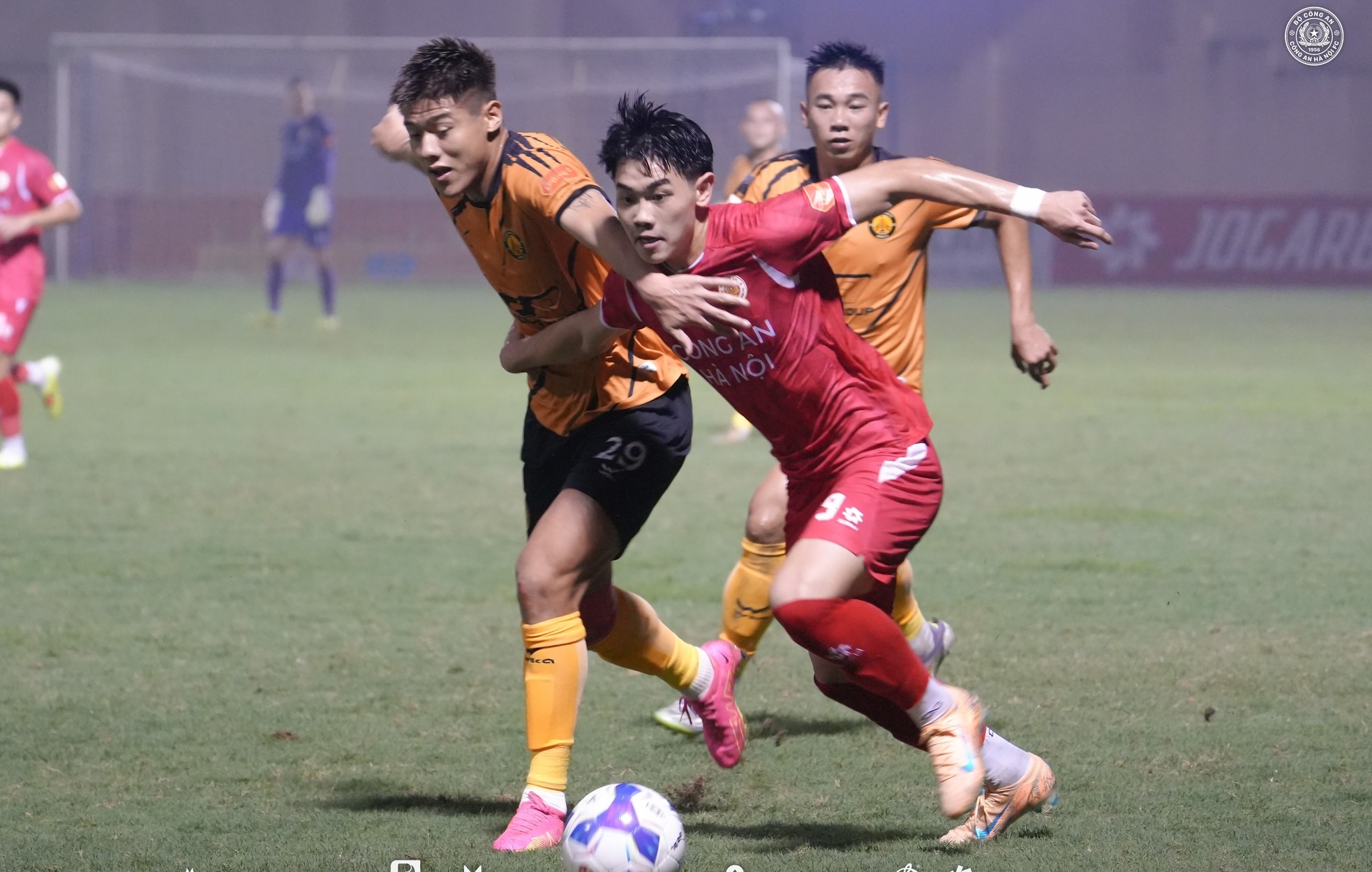 Không nhận ra Đình Bắc khi về quê, diện sơ mi trắng như soái ca nhưng làm một điều lạ lắm- Ảnh 2. Không nhận ra Đình Bắc khi về quê, diện sơ mi trắng như soái ca nhưng làm một điều lạ lắm- Ảnh 2.