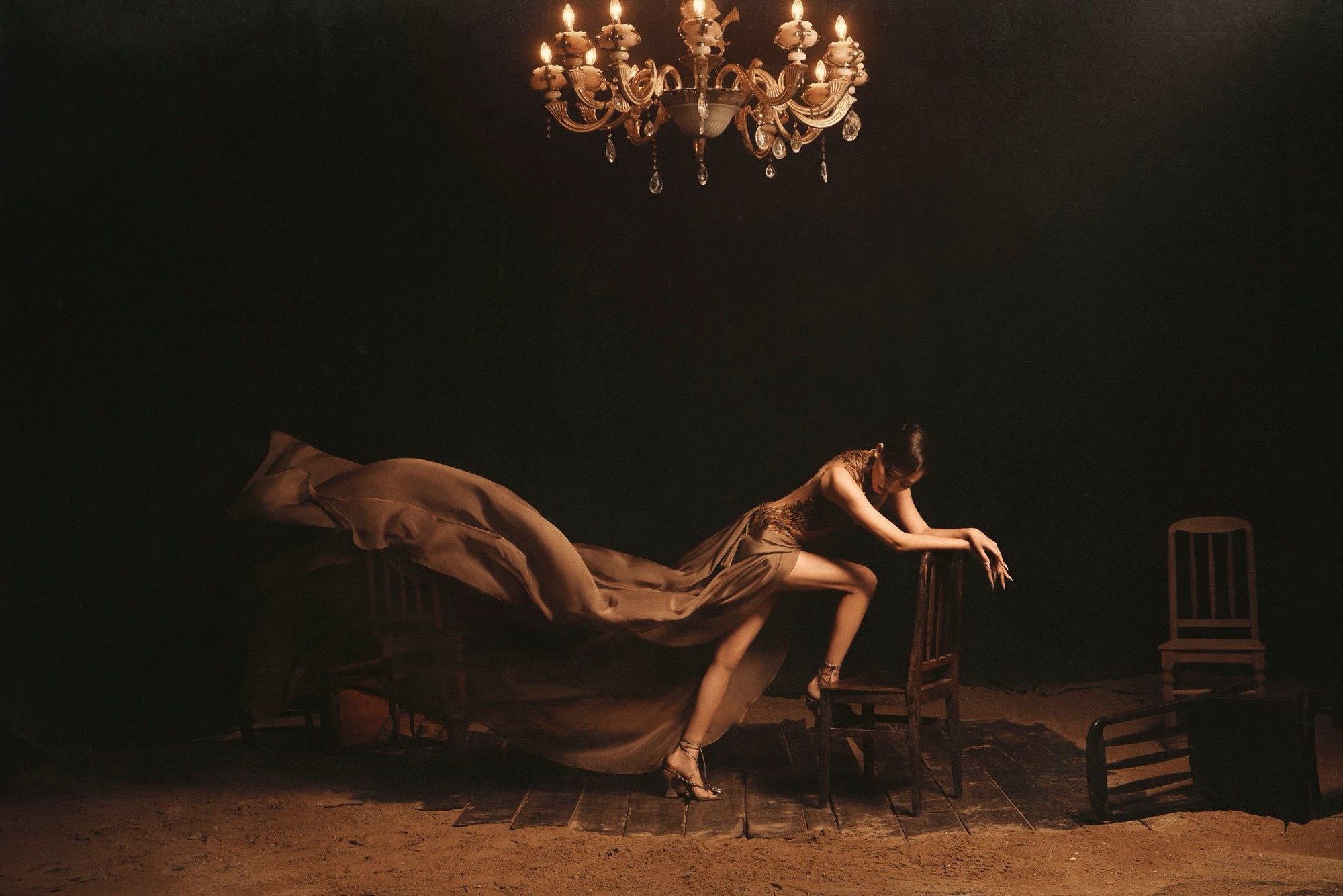 T&oacute;c Ti&ecirc;n đầu năm 10 phần nghệ 9 phần bạo, khiến trai đẹp n&oacute;i thẳng: "Kh&ocirc;ng d&aacute;m nh&igrave;n chị Ti&ecirc;n ơi"- Ảnh 2.