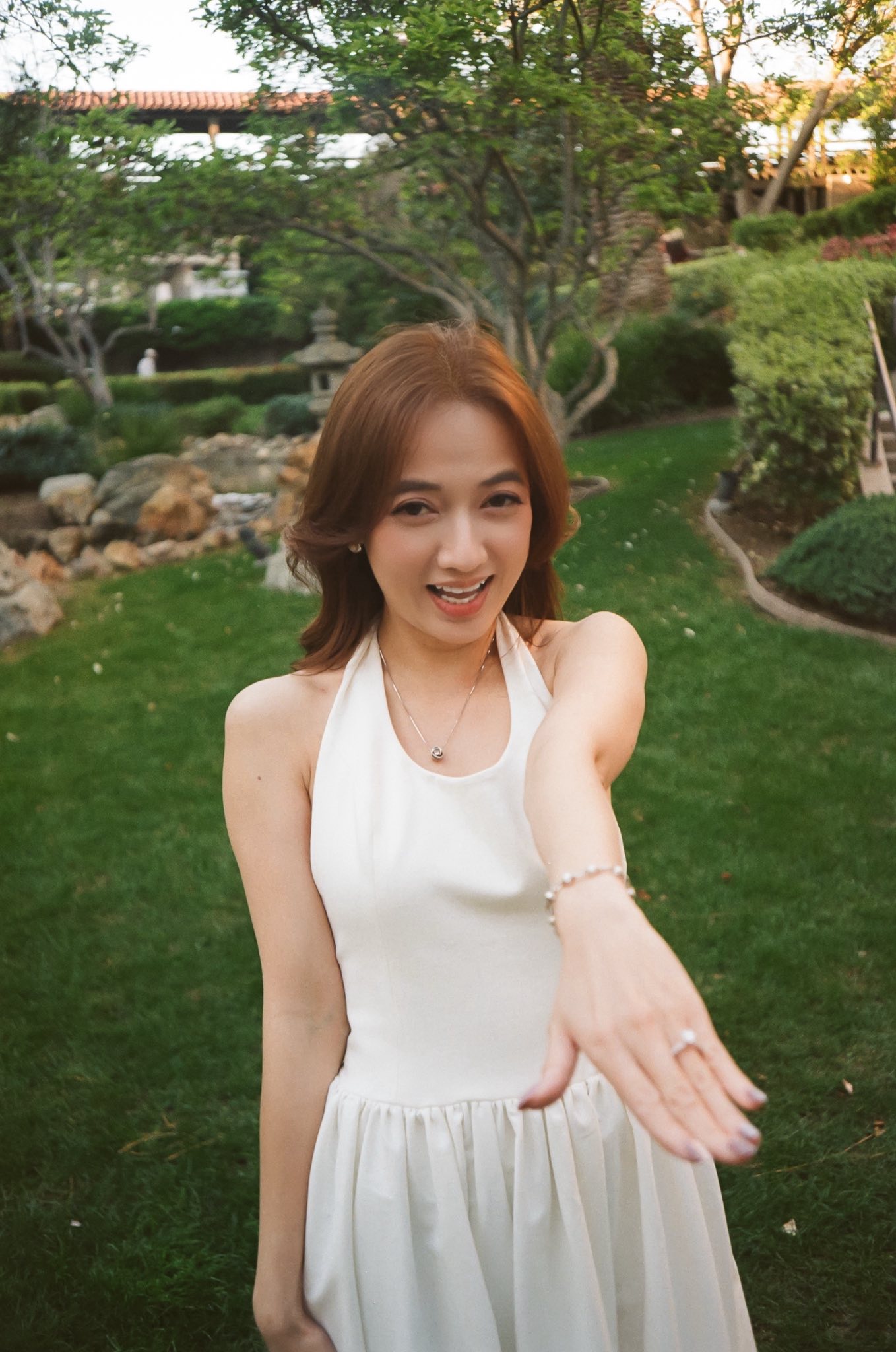 Mở b&aacute;t Vbiz 2026: Nữ ca sĩ được cầu h&ocirc;n, danh t&iacute;nh bạn trai g&acirc;y bất ngờ- Ảnh 1.