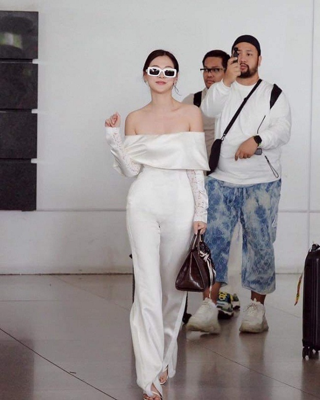 "B&agrave; tr&ugrave;m jumpsuit" mặc đẹp chấn động, d&ugrave; đồ sến rện vẫn c&acirc;n ngon l&agrave;nh: Cả showbiz c&oacute; đ&uacute;ng 1 người- Ảnh 15.