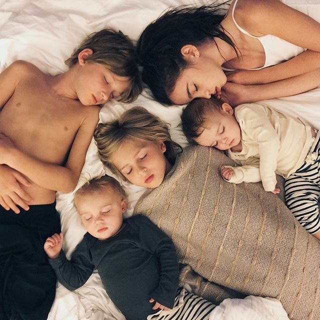 B&iacute; quyết "hack tuổi" của giới si&ecirc;u gi&agrave;u: Mặc đồ ngủ gốm sinh học nu&ocirc;i mộng trường sinh bất l&atilde;o- Ảnh 3.