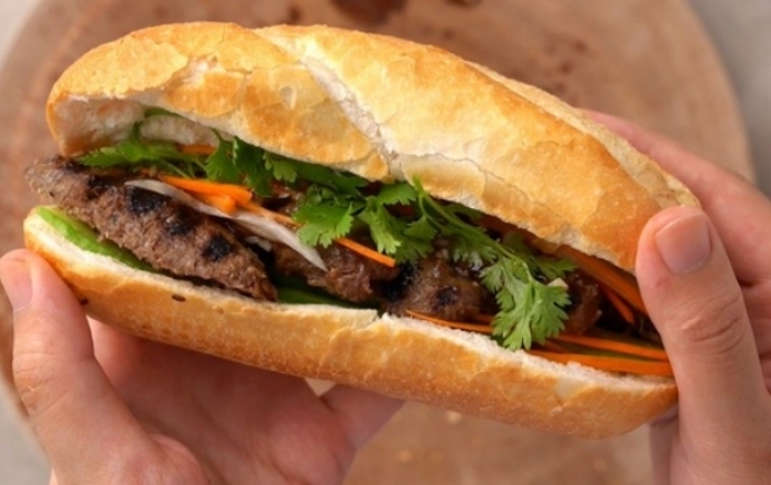 19 người nhập viện sau khi ăn b&aacute;nh m&igrave; ở Đồng Th&aacute;p, Bộ Y tế v&agrave;o cuộc- Ảnh 1.