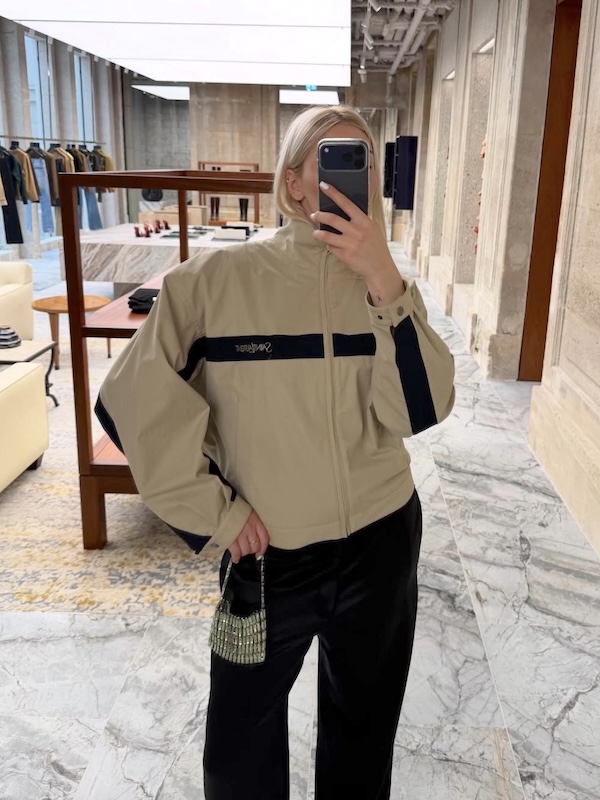 &Aacute;o kho&aacute;c của Saint Laurent đang khiến cả c&otilde;i mạng phải ồn!- Ảnh 7.