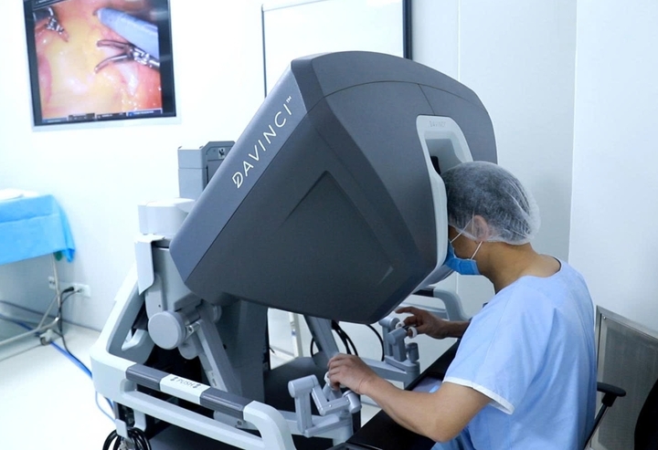 Vị b&aacute;c sĩ l&agrave; 'cơ trưởng' cầm l&aacute;i Robot v&agrave; kh&aacute;t vọng hồi sinh những cuộc đời- Ảnh 1.