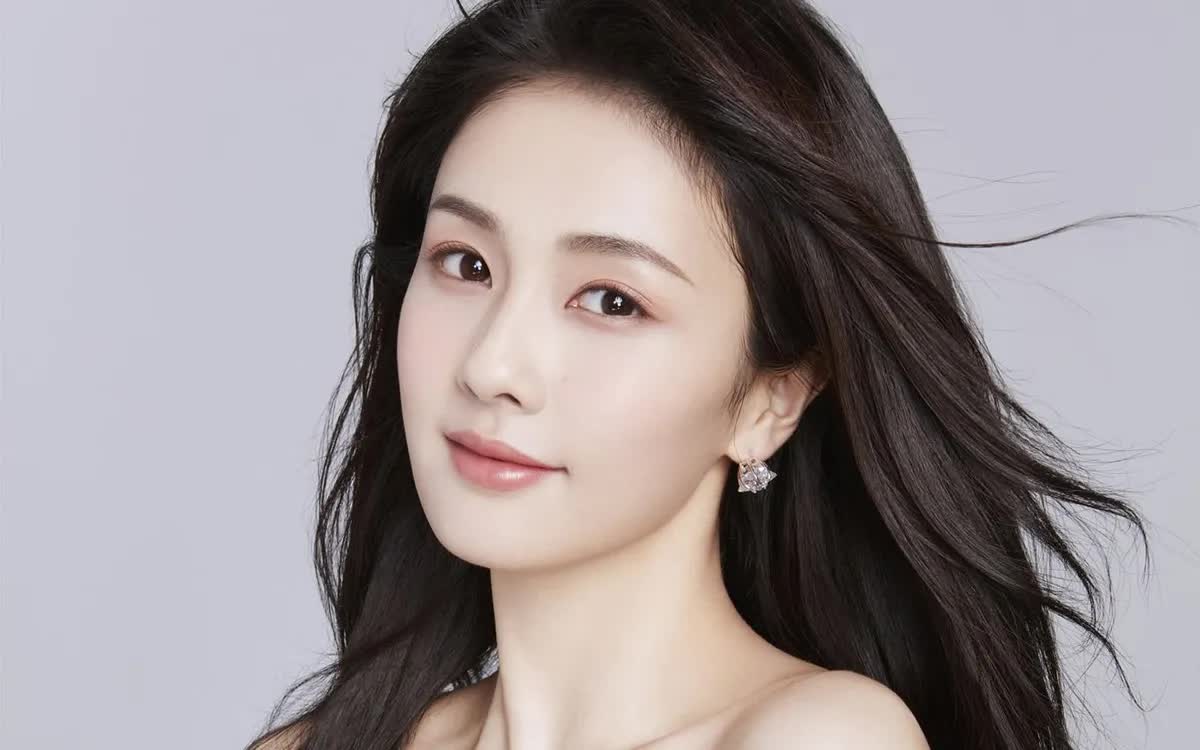 Bạch Lộc bức x&uacute;c v&igrave; bị fan cuồng b&aacute;m đu&ocirc;i- Ảnh 1.