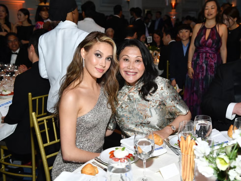 Chuyện mẹ đơn th&acirc;n nu&ocirc;i con th&agrave;nh 