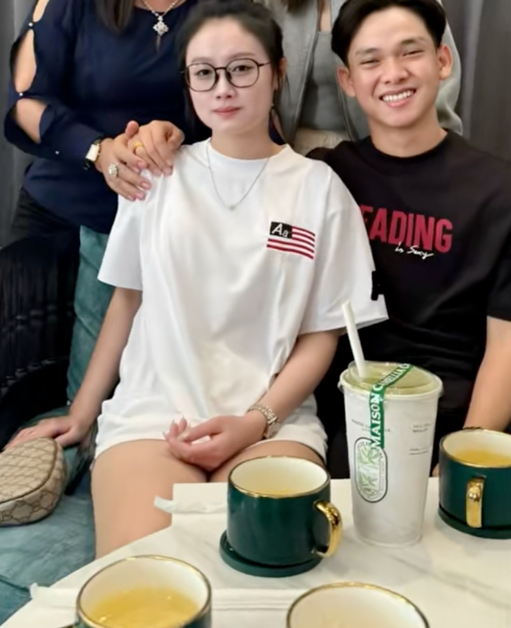 C&ocirc; d&acirc;u T&acirc;y Ninh lấy chồng Campuchia: Cưới xong về cơ ngơi triệu đ&ocirc;, th&acirc;n thế năm 19 tuổi đ&atilde; khiến người ta cho&aacute;ng v&aacute;ng- Ảnh 12.