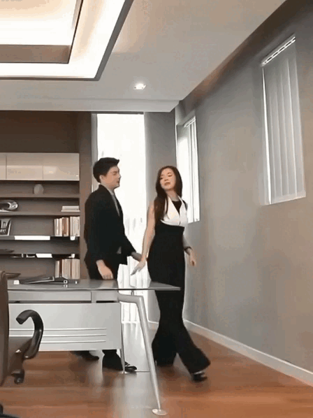 "B&agrave; tr&ugrave;m jumpsuit" mặc đẹp chấn động, d&ugrave; đồ sến rện vẫn c&acirc;n ngon l&agrave;nh: Cả showbiz c&oacute; đ&uacute;ng 1 người- Ảnh 13.