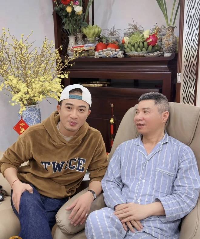 Nam NSND xin nghỉ chức Ph&oacute; gi&aacute;m đốc: Vợ chăm như em b&eacute;, tuổi 53 ai ch&ecirc; b&eacute;o l&agrave; dỗi- Ảnh 1.