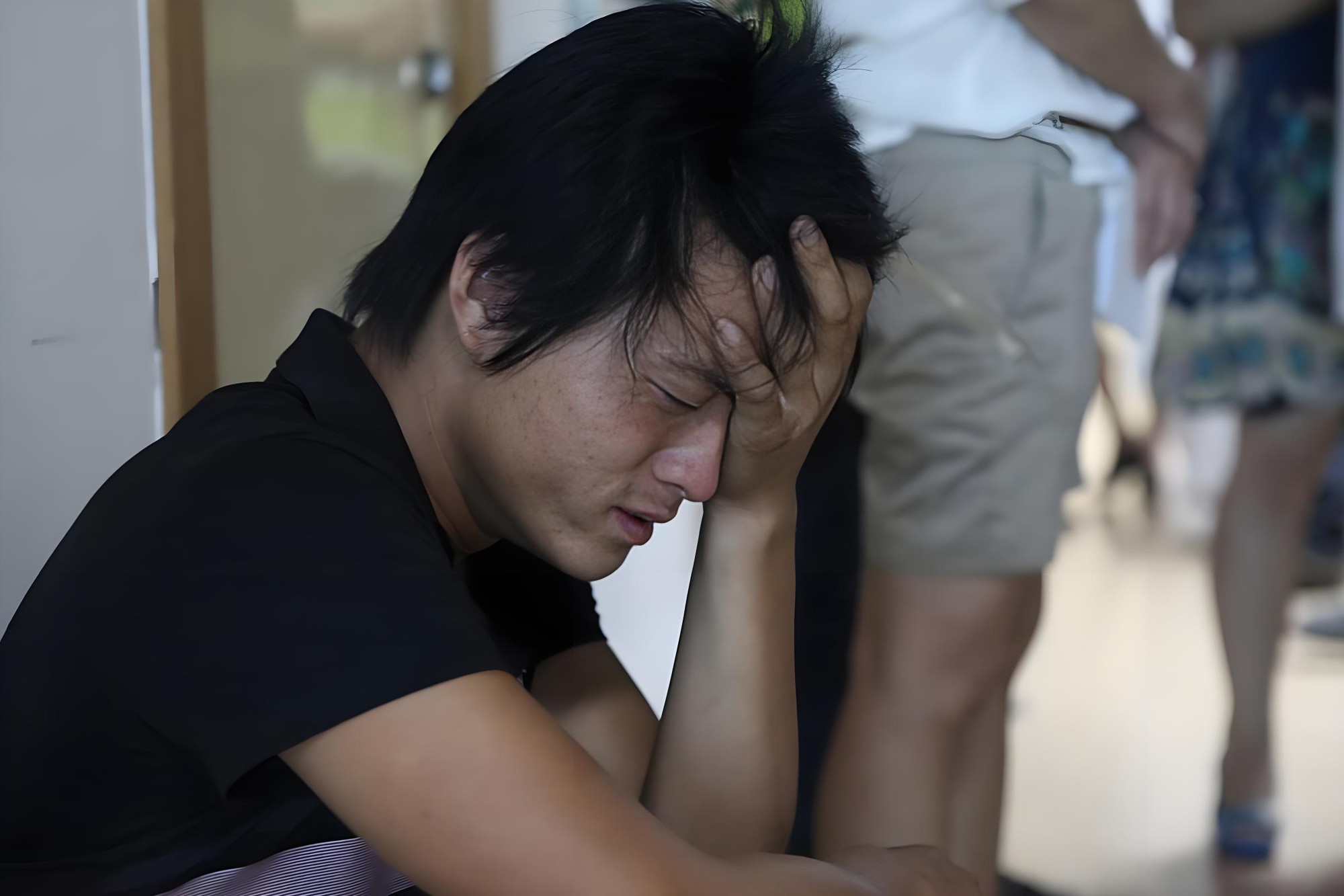 Bế tắc v&igrave; em g&aacute;i 2k10 "đ&uacute; đởn, a dua", thậm ch&iacute; dọa tự tử nếu kh&ocirc;ng được chiều, anh trai phải l&ecirc;n mạng xin &yacute; kiến gấp- Ảnh 1.