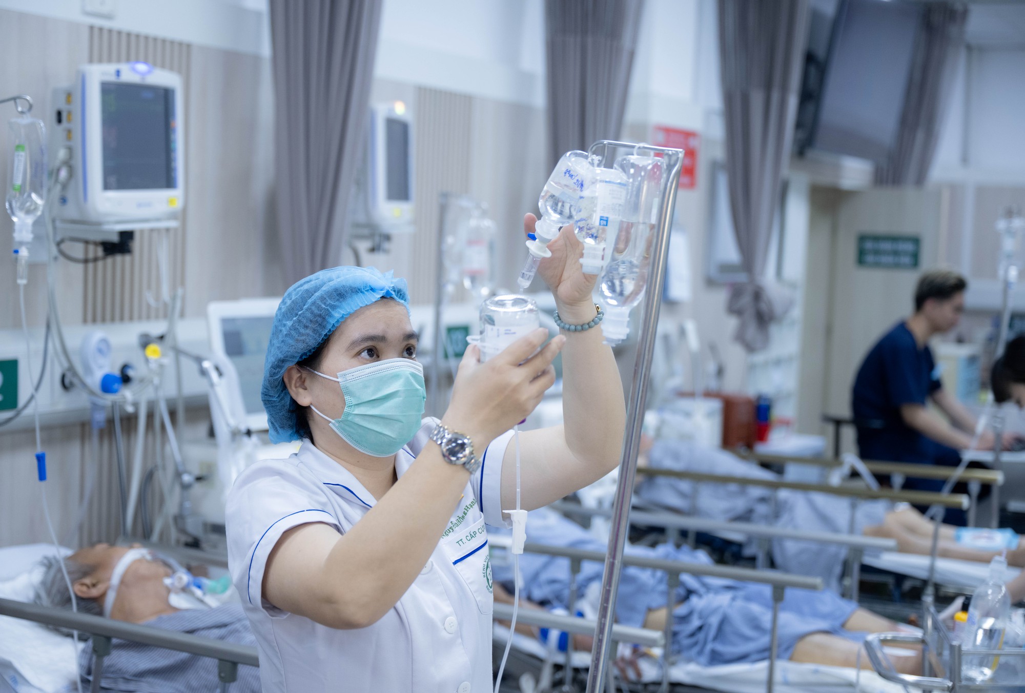 Guồng quay tại Trung t&acirc;m Cấp cứu A9, Bạch viện Bạch Mai biến c&aacute;c b&aacute;c sĩ th&agrave;nh 