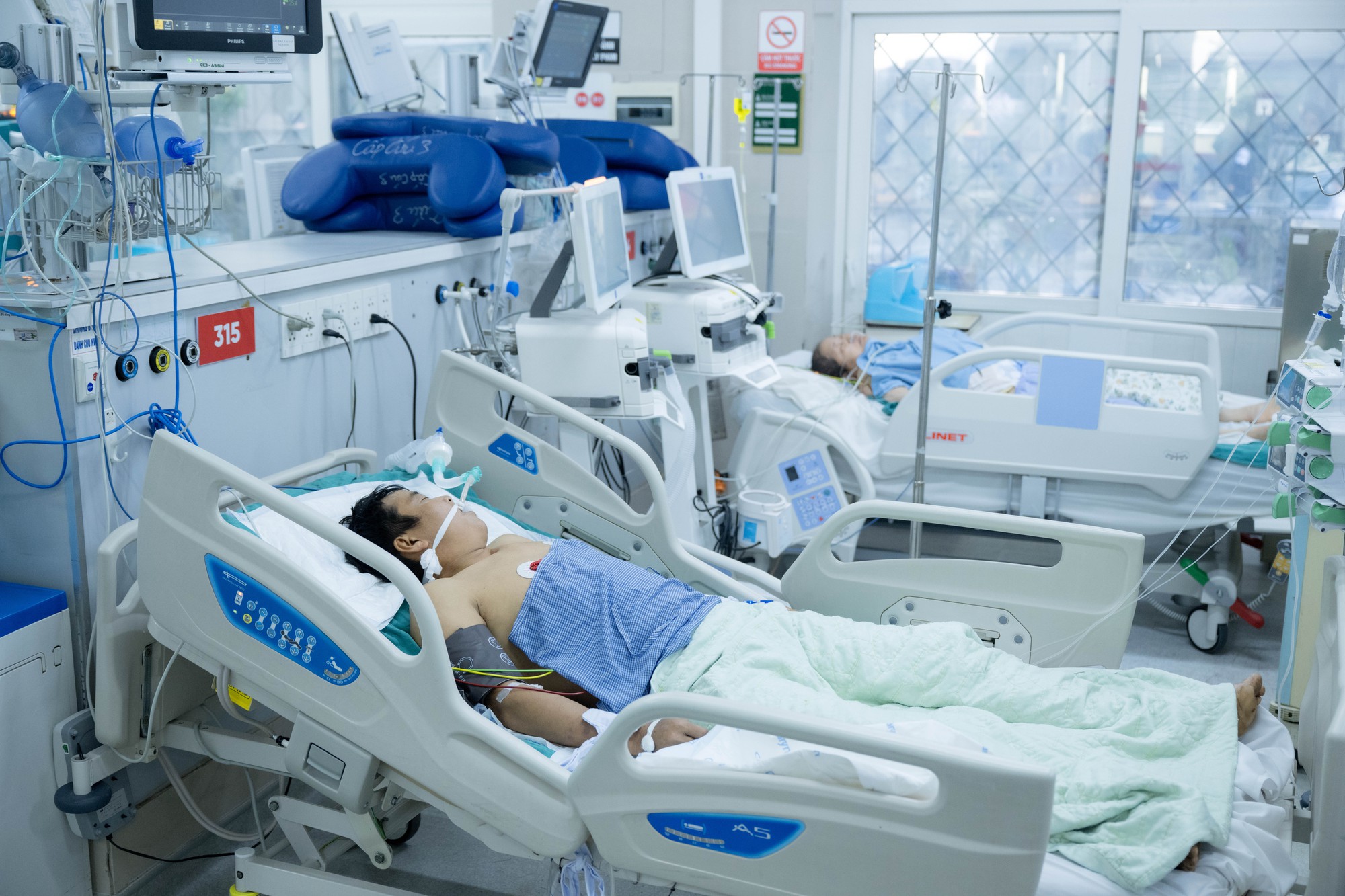 Điều dưỡng trưởng Trung t&acirc;m cấp cứu A9, Bệnh viện Bạch Mai: 21 năm đi l&agrave;m th&igrave; 16 năm trực đ&ecirc;m giao thừa nhưng 