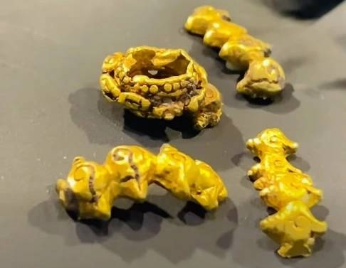 Nhặt được v&agrave;ng khi đi đ&aacute;nh c&aacute;, ngư d&acirc;n mang đi kiểm tra th&igrave; sốc nặng- Ảnh 1.