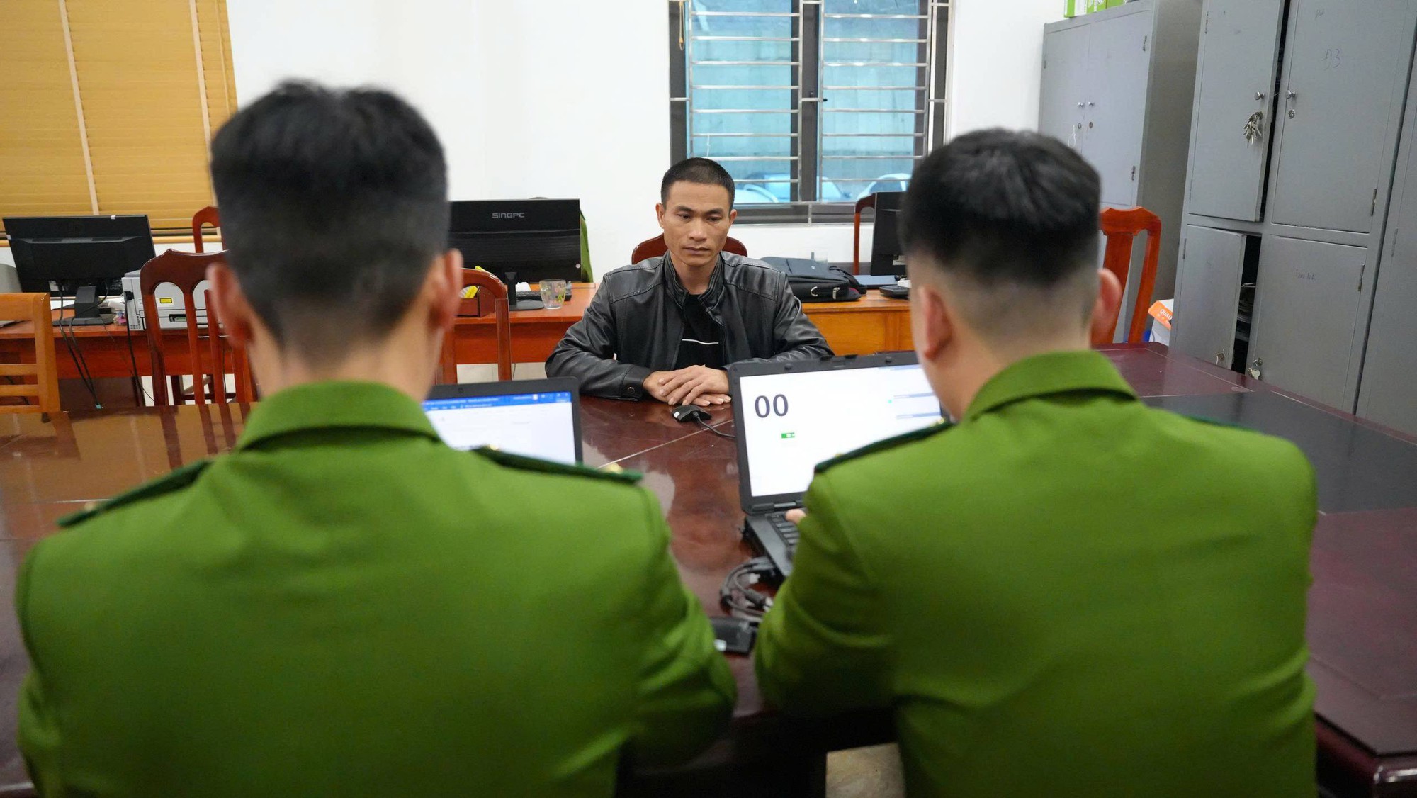 6 người tử vong thương t&acirc;m tại hồ Th&aacute;c B&agrave;: L&aacute;i t&agrave;u chở đ&aacute; Nguyễn Văn Th&acirc;m SN 1984 bị bắt v&igrave; tội g&igrave;?- Ảnh 2.