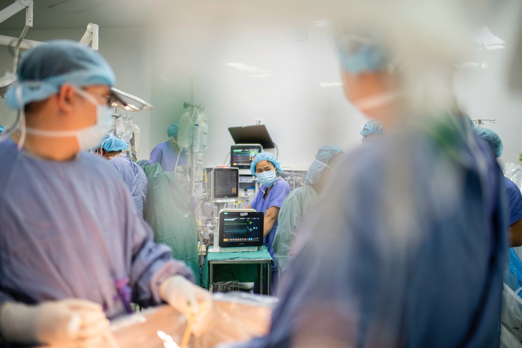 Từ ca gh&eacute;p đầu ti&ecirc;n đến gh&eacute;p tim - phổi đồng thời: H&agrave;nh tr&igrave;nh vươn tầm của gh&eacute;p tạng Việt Nam, khẳng định vị thế khu vực- Ảnh 1.