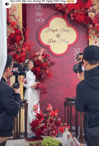 Video: Trọn vẹn lễ ăn hỏi của Đức Huy v&agrave; MC M&ugrave; Tạt s&aacute;ng nay, visual c&ocirc; d&acirc;u nổi bật, ch&uacute; rể cười kh&ocirc;ng ngớt- Ảnh 2.