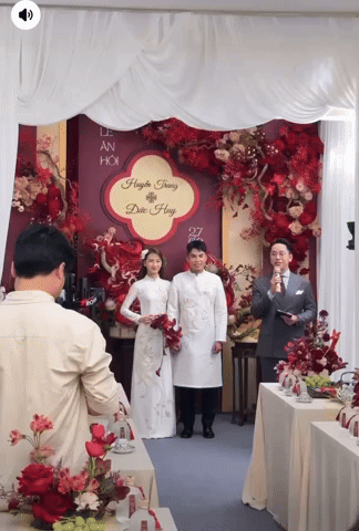 Video: Trọn vẹn lễ ăn hỏi của Đức Huy v&agrave; MC M&ugrave; Tạt s&aacute;ng nay, visual c&ocirc; d&acirc;u nổi bật, ch&uacute; rể cười kh&ocirc;ng ngớt- Ảnh 3.