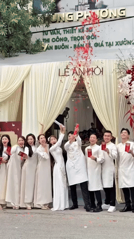 Tuyển thủ Đức Huy và MC Mù Tạt cực tình trong lễ cưới, cô dâu rạng rỡ như hoa giữa dàn phù dâu xinh đẹp- Ảnh 4. Tuyển thủ Đức Huy và MC Mù Tạt cực tình trong lễ cưới, cô dâu rạng rỡ như hoa giữa dàn phù dâu xinh đẹp- Ảnh 4.