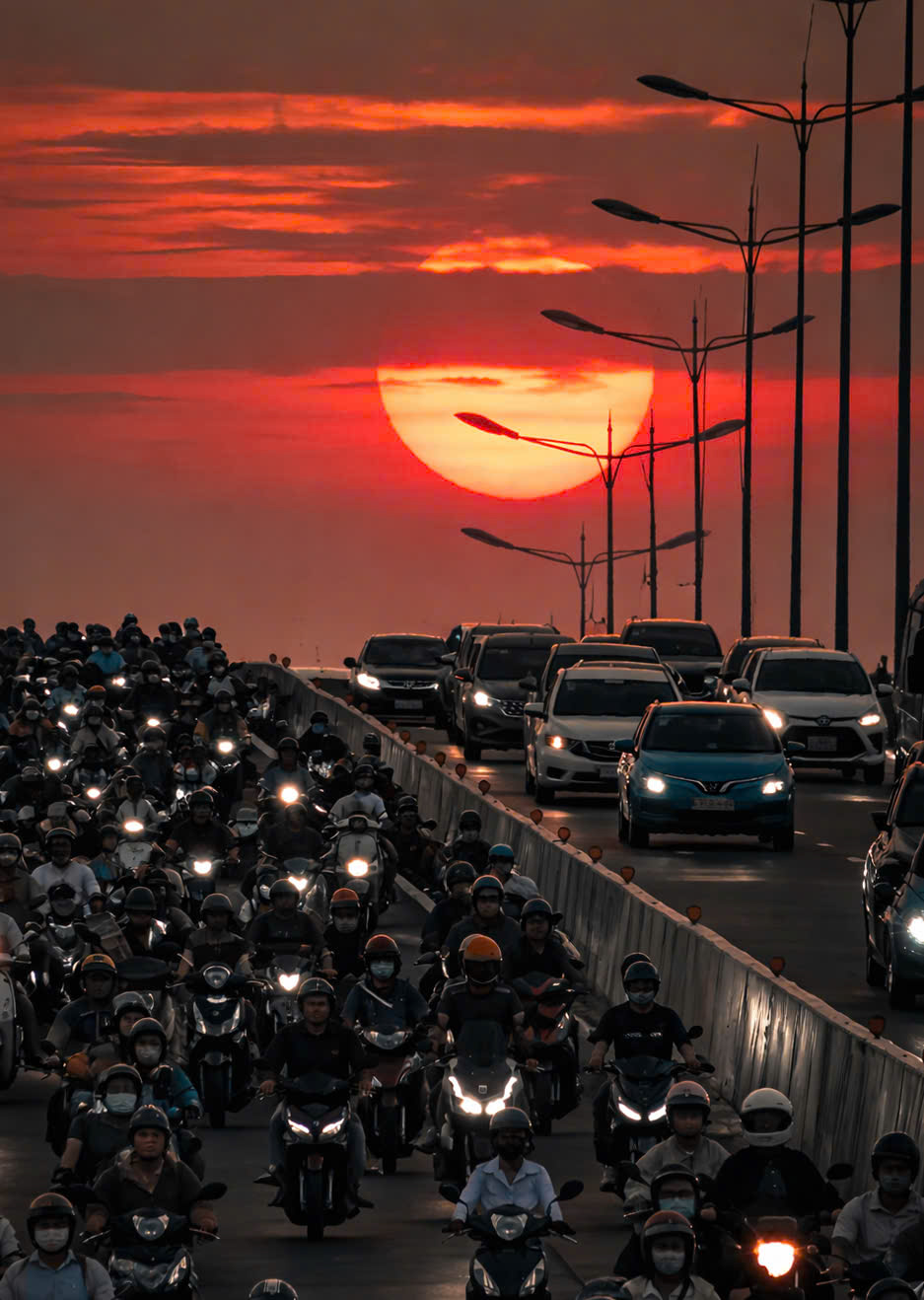 TP Hồ Ch&iacute; Minh đẹp quyến rũ trong loạt ảnh "săn"ho&agrave;ng h&ocirc;n- Ảnh 1.