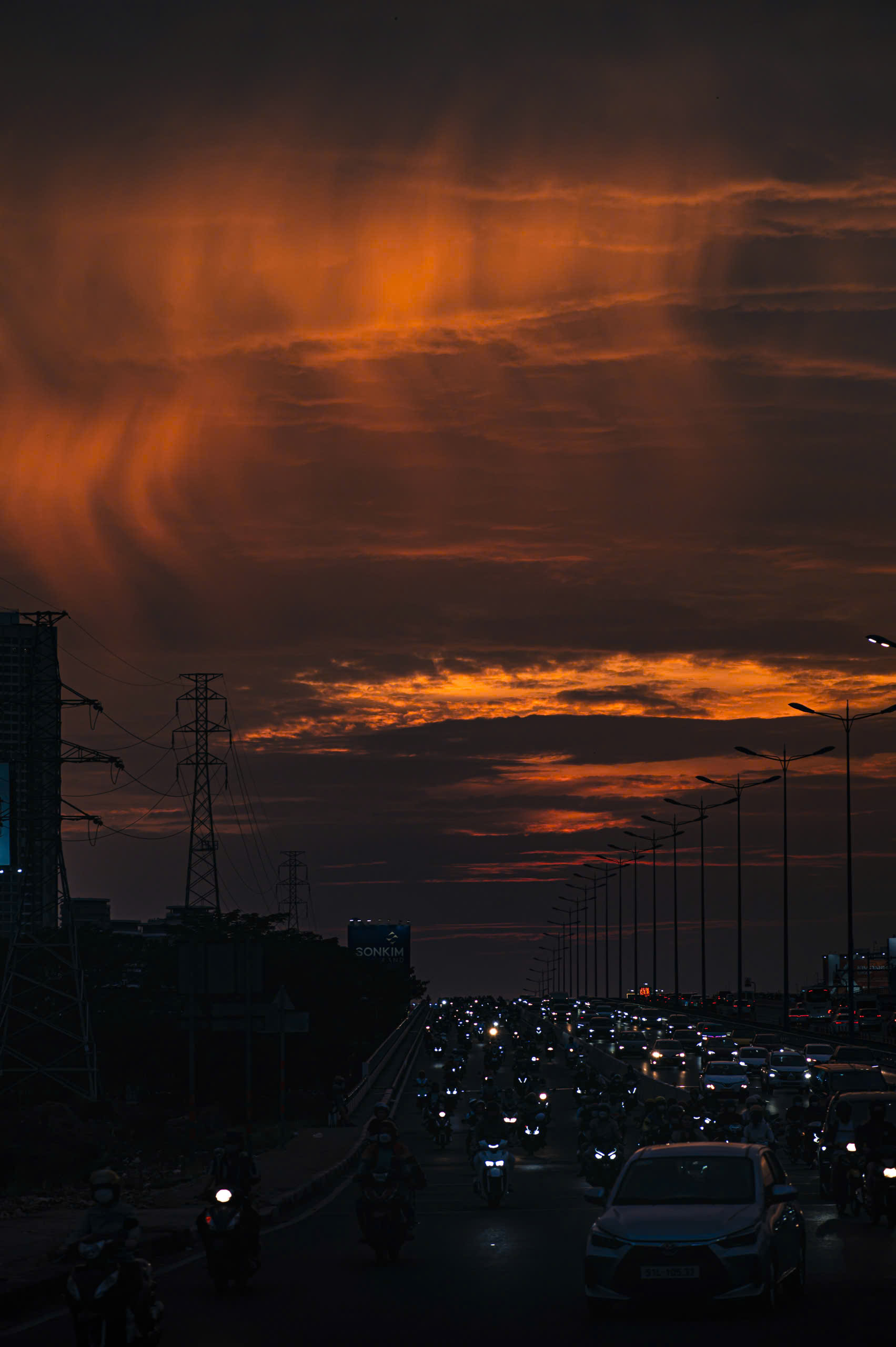 TP Hồ Ch&iacute; Minh đẹp quyến rũ trong loạt ảnh "săn"ho&agrave;ng h&ocirc;n- Ảnh 4.