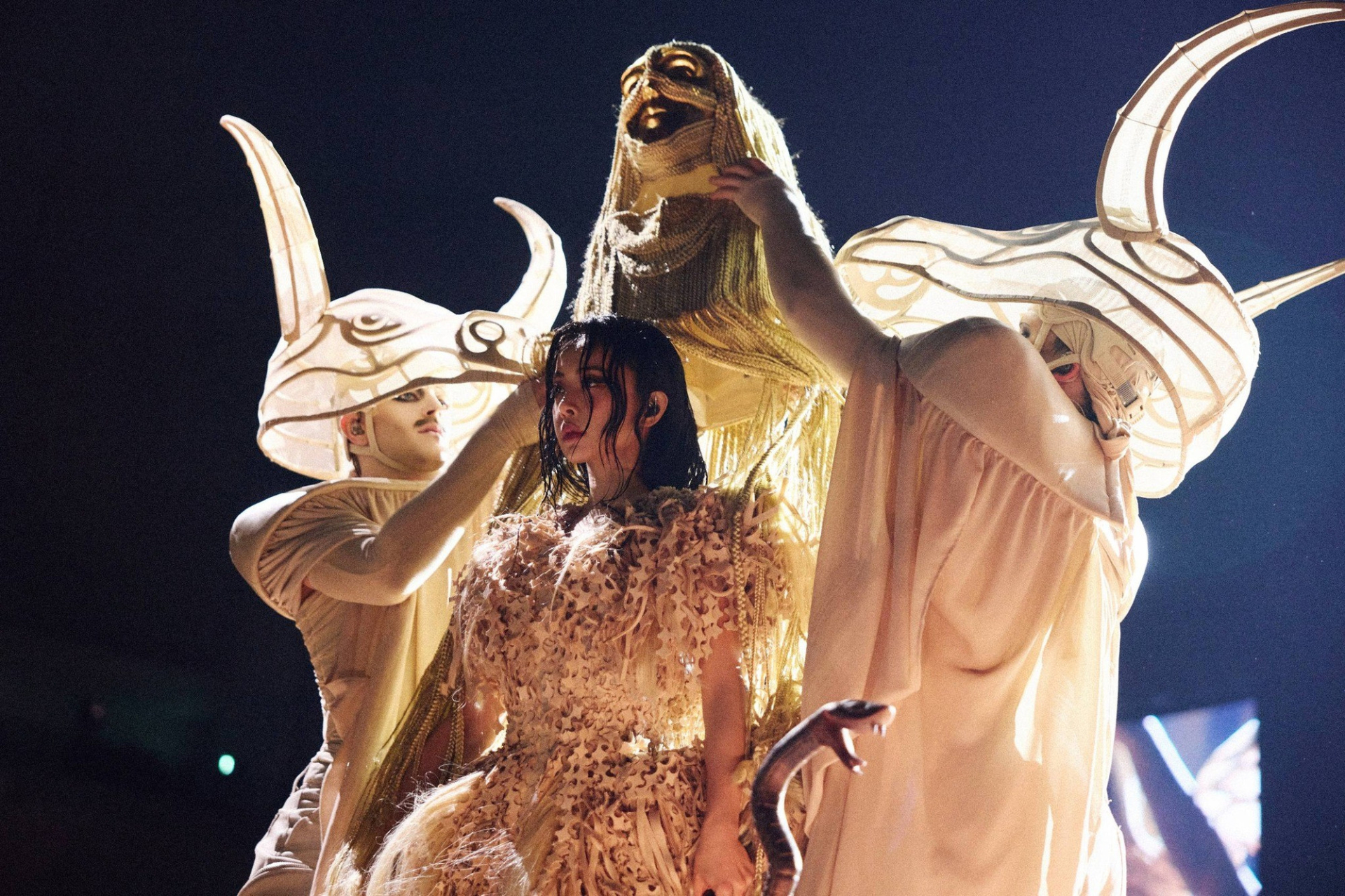 Mỹ nh&acirc;n bị cấm s&oacute;ng v&ocirc; thời hạn: To&agrave;n bộ &acirc;m nhạc bị gỡ bỏ, concert 760 tỷ đồng chịu h&agrave;ng trăm đơn tố c&aacute;o- Ảnh 3.