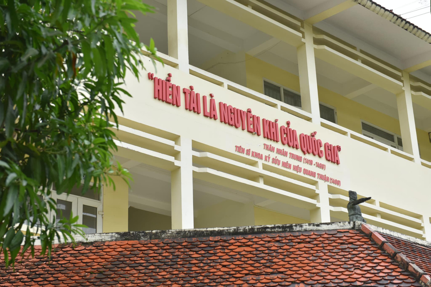 Ng&ocirc;i trường cấp 3 chuy&ecirc;n hơn 90 năm tuổi đứng sau h&agrave;nh tr&igrave;nh học vấn đồ sộ của GS. Nguyễn Th&agrave;nh Vinh- Ảnh 6.