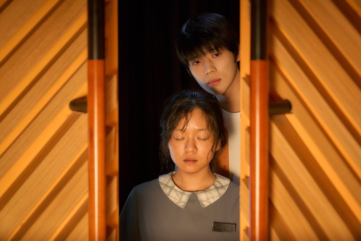 Pavane: Bản nhạc buồn về những con người kh&ocirc;ng d&aacute;m tin m&igrave;nh xứng đ&aacute;ng được y&ecirc;u- Ảnh 8.