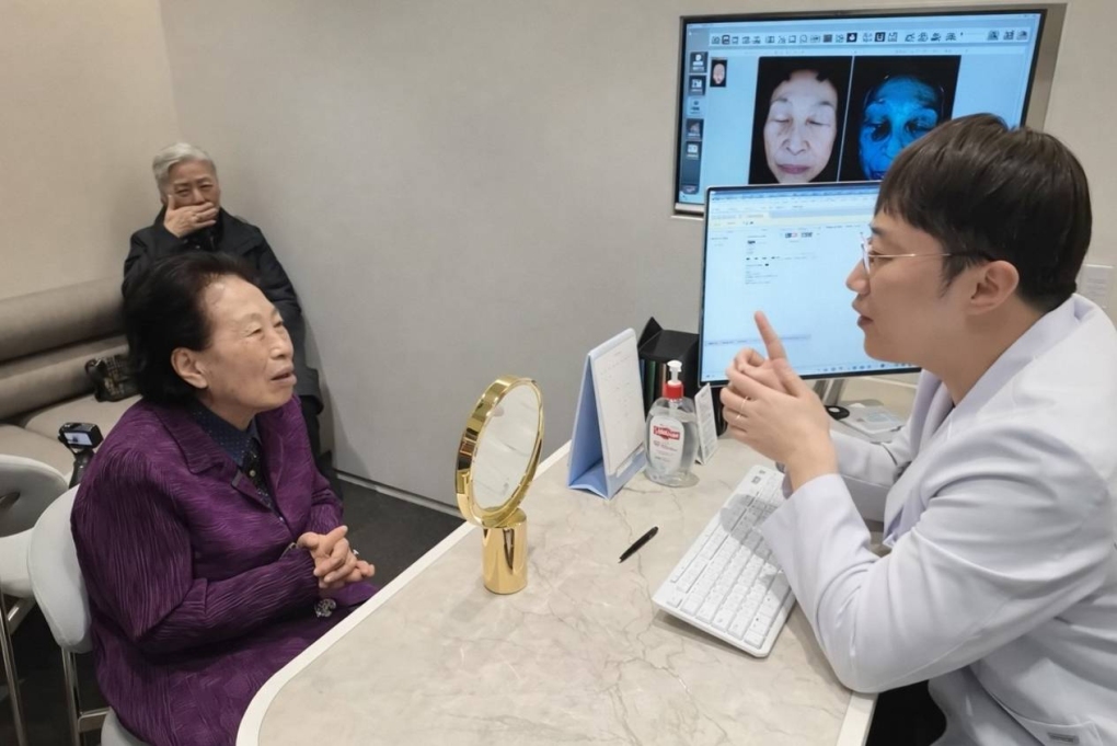 Nữ diễn viên 87 tuổi sống cực ki bo, không dám bật lò sưởi mùa đông nhưng mạnh tay cả trăm triệu tiêm botox- Ảnh 2. Nữ diễn viên 87 tuổi sống cực ki bo, không dám bật lò sưởi mùa đông nhưng mạnh tay cả trăm triệu tiêm botox- Ảnh 2.